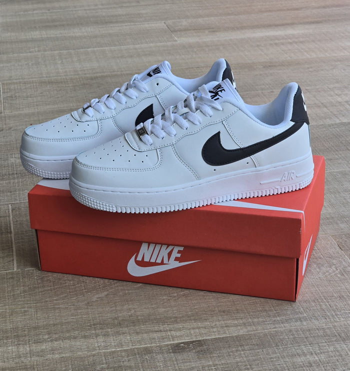 Nike Air Force 1 Blanca y Negra
